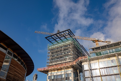 계획된 도시의 흔적 – 끝나지 않은 공사장