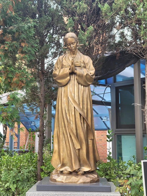 하안성당 성모상