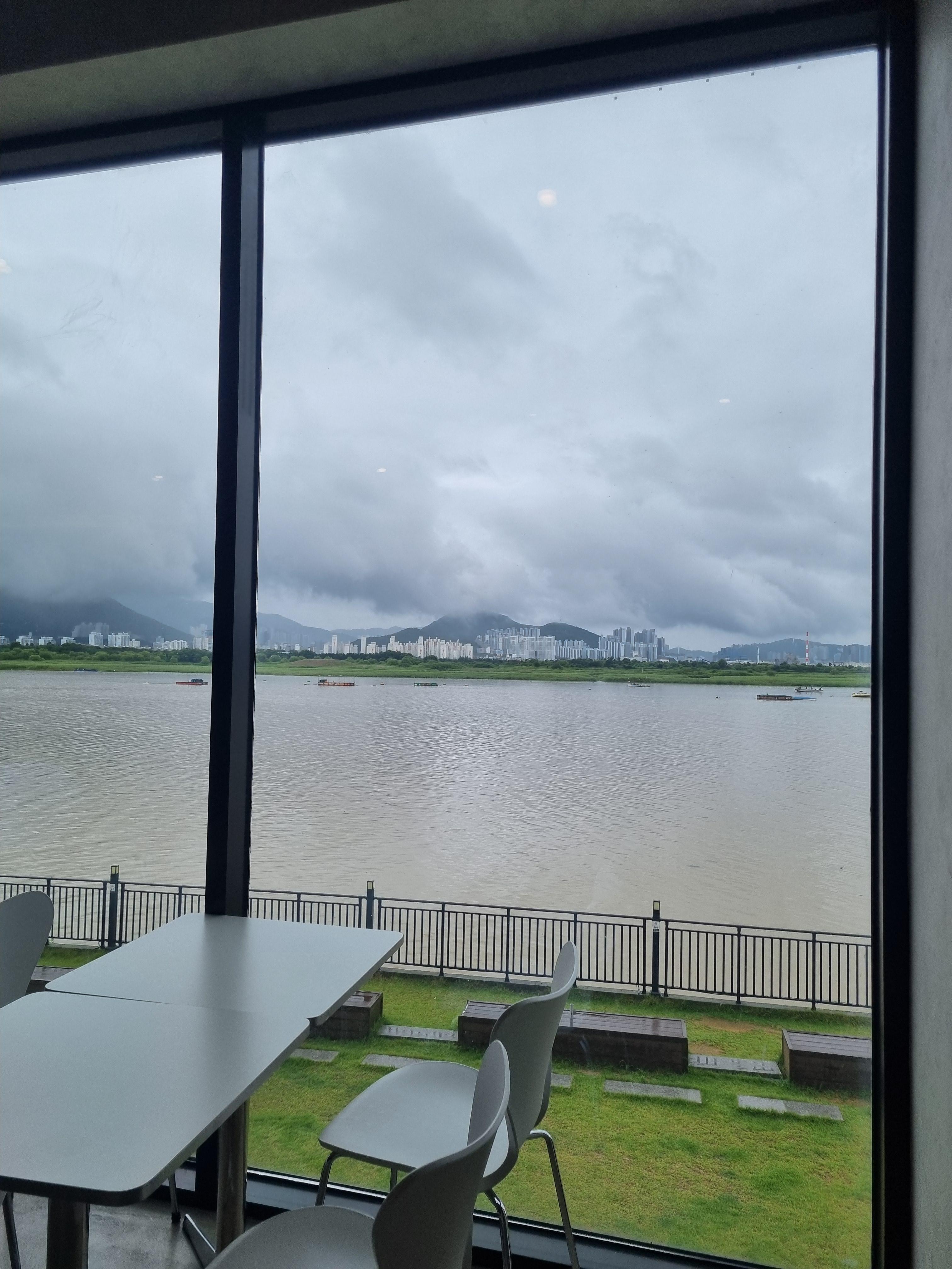 어라우즈 로스터리 카페