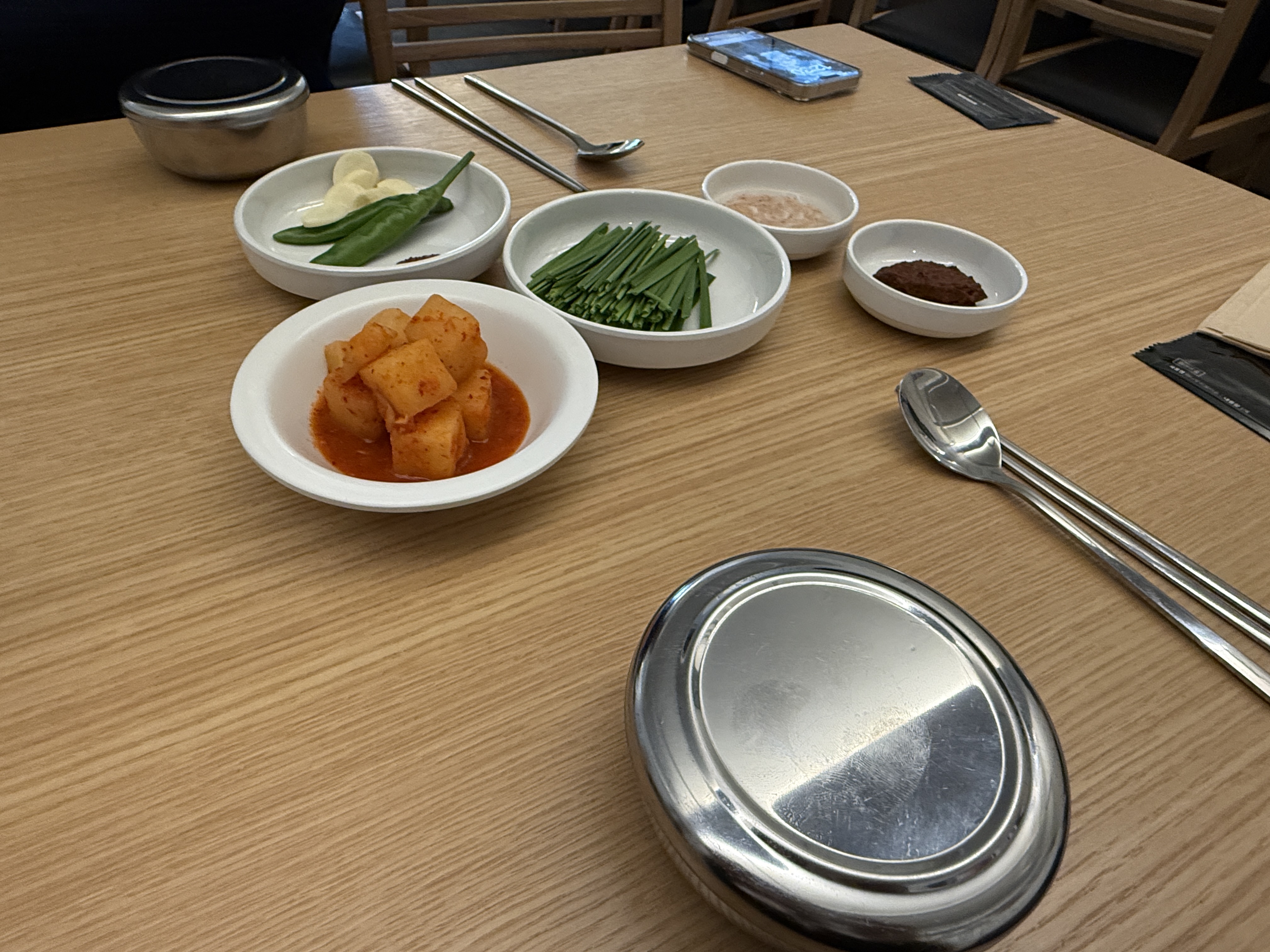 서울 교대역 유성옥 돼지국밥 전문점 기본 밑반찬