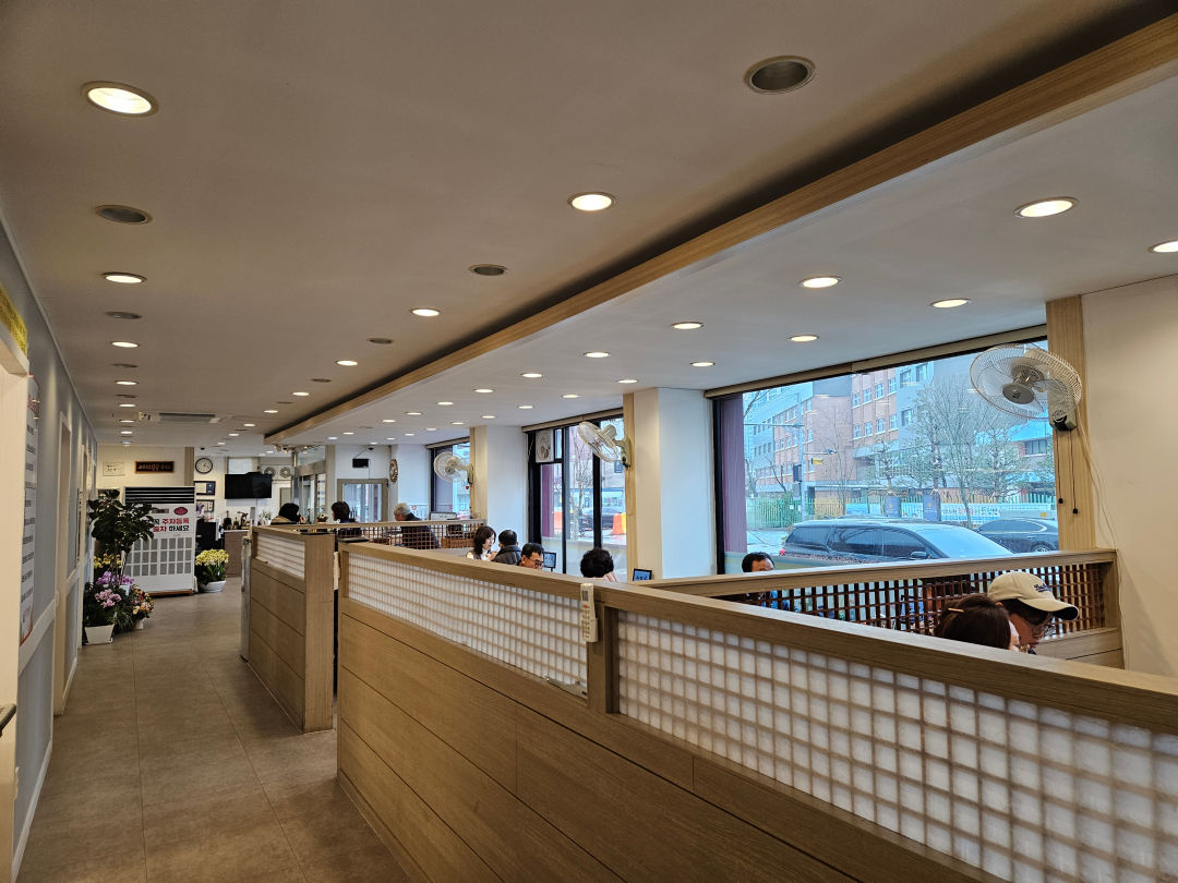 유정장어 매장 내부