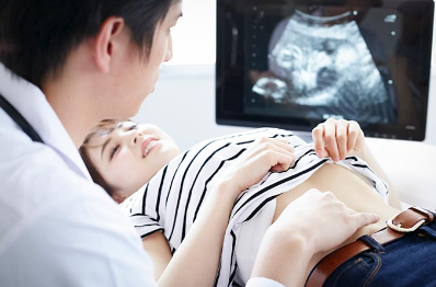 아기의 심장 박동 확인