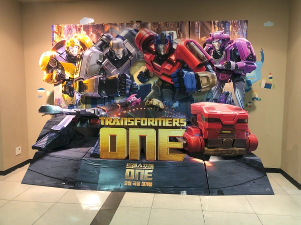 롯데시네마 트랜스포머 ONE 포토존