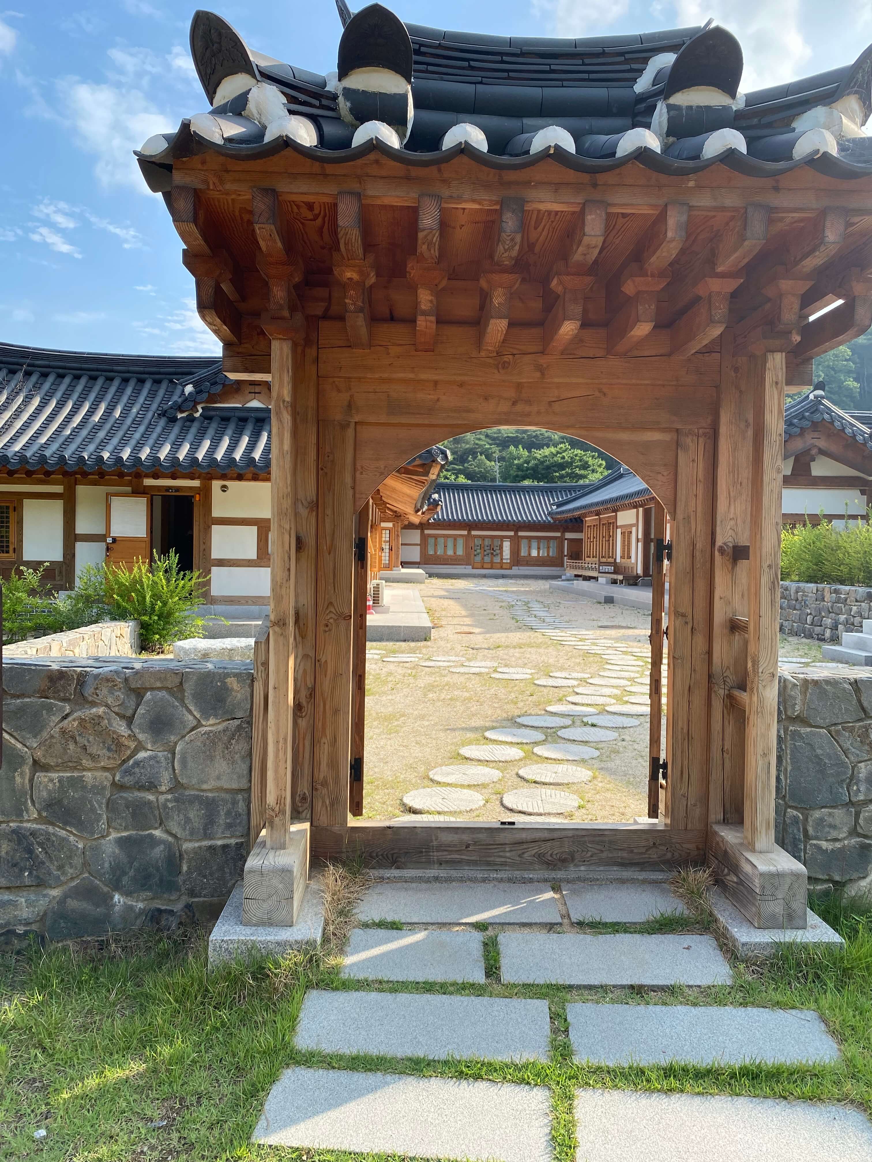 사명대사공원-한옥숙소