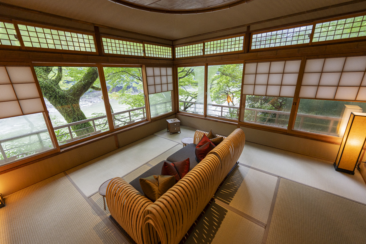 Original source photograph 111 for Osaka and Kansai Hotels: 36 Stay and Bathing Records, Plus 8 Official Introductions