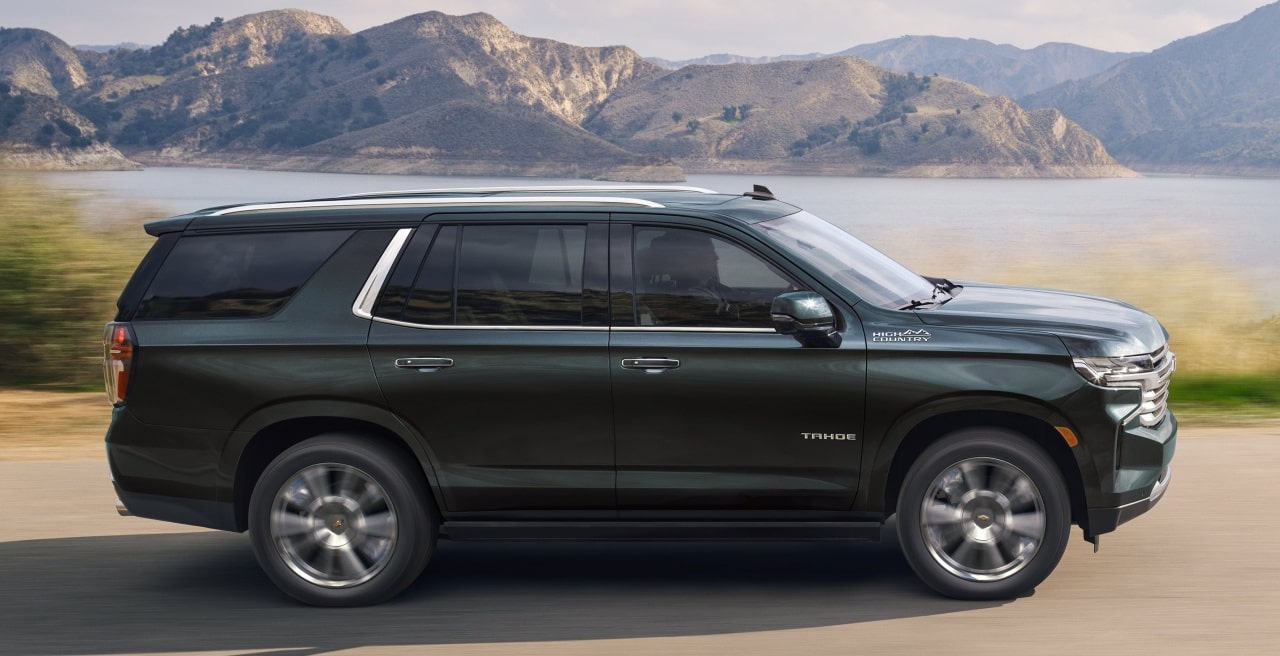 타호에는 마그네틱 라이드 콘트롤, 어댑티브 에어 라이드 서스펜션이 내장됩니다.