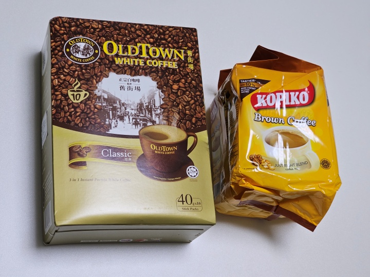 필리핀 세부에서 기념품으로 많이 사는 커피들. 올드타운은 맛있는데 코피코는 맛없습니다.