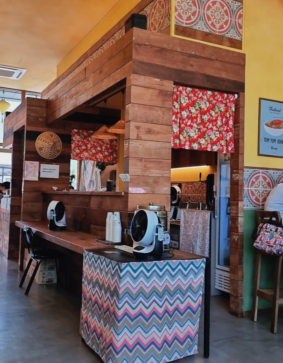 동탄 신리천 포박 쌀국수 내부 홀 모습