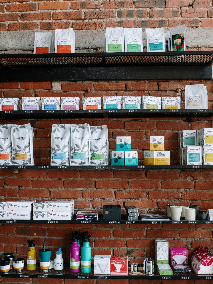 다양한 원두들이 다양한 용량으로 패킹 되어 있다.