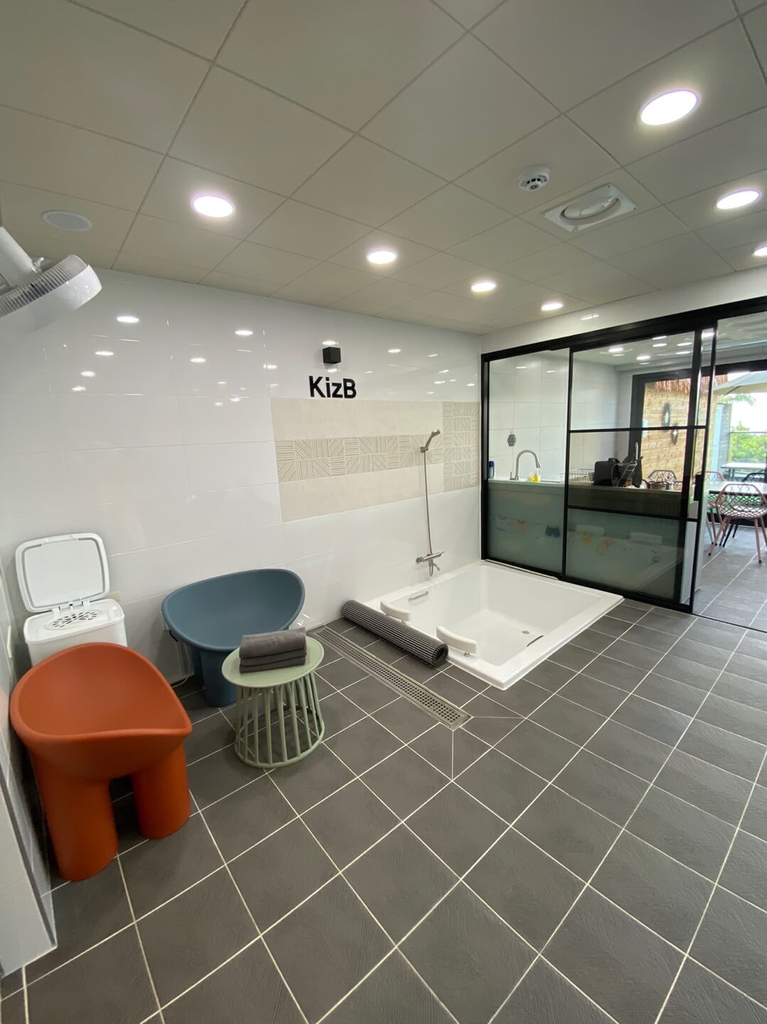 키즈비-풀빌라-수영장-이미지