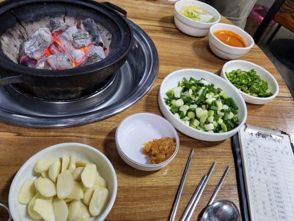 진해숯불막창-밑반찬1