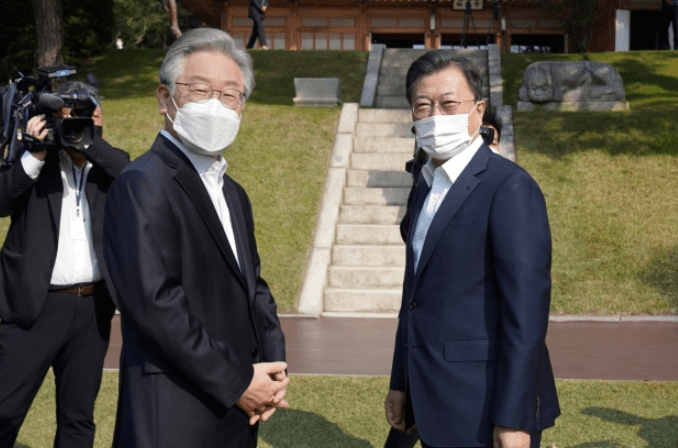 조문에-참여한-문재인-대통령-이재명-대선후보