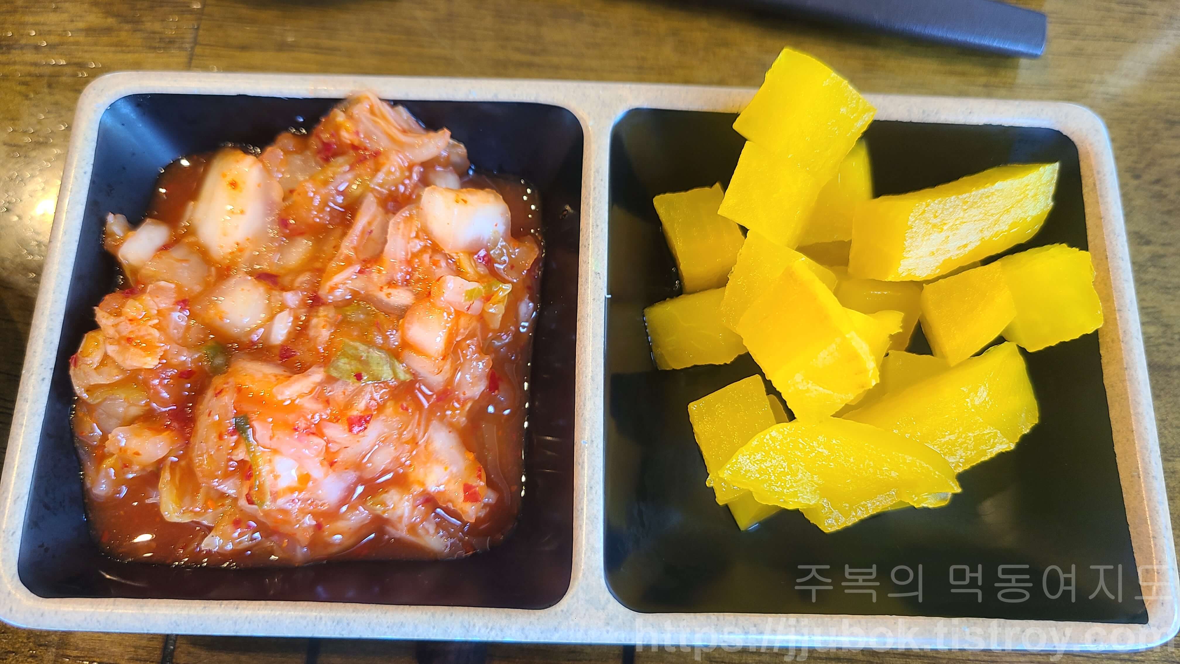 무공돈까스-밑반찬