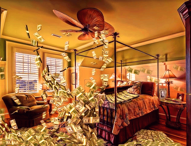갈색 이불이 덮힌 침대가 있다. 천장에 매달린 갈색 선풍기에서 수만장의 달러 지폐들이 바닥으로 쏟아진다.