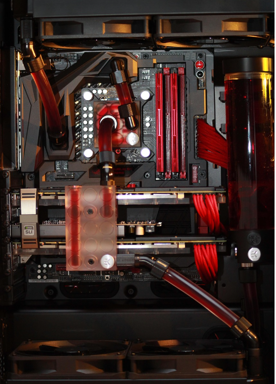 불필요한 프로그램을 우클릭하고 작업 끝내기를 선택하는 화면