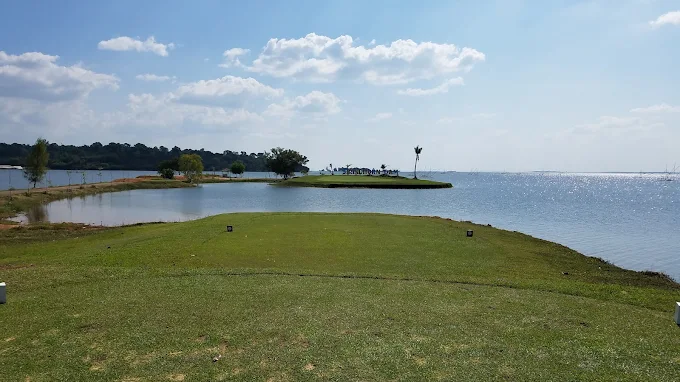 Sirindhorn Dam Golf Course