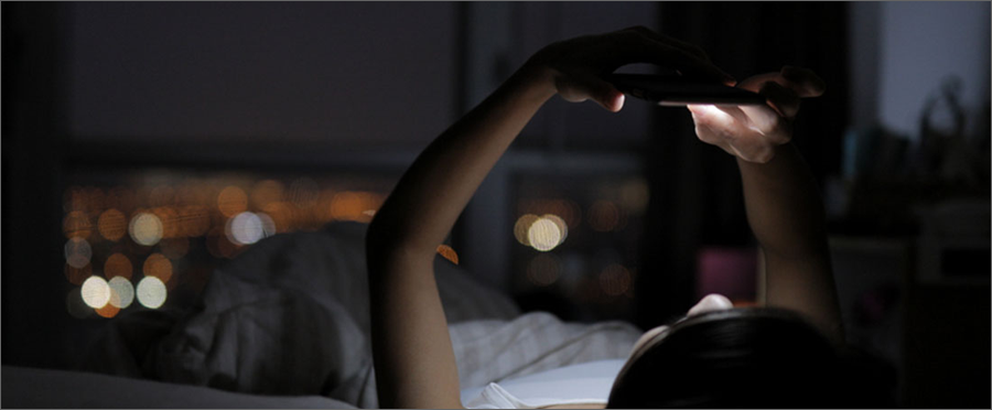 취침 중 휴대전화 사용 화면 전환