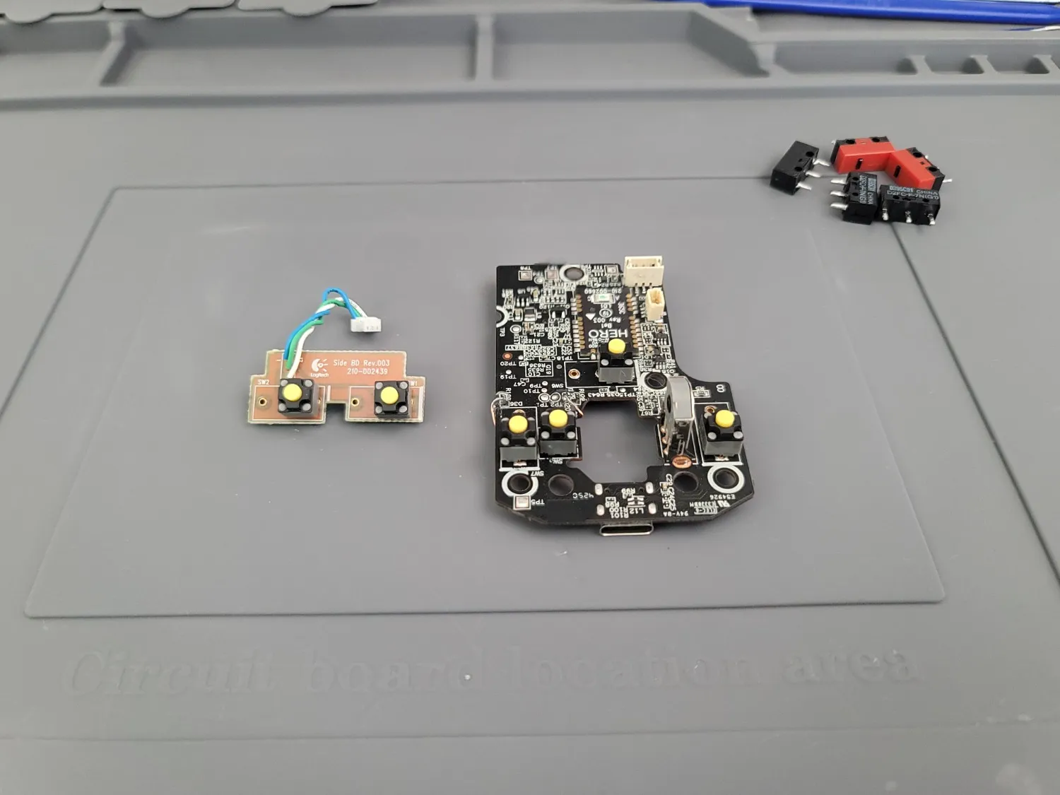 G304X 핫스왑 기판 장착 작업 내부 PCB 교체 모습