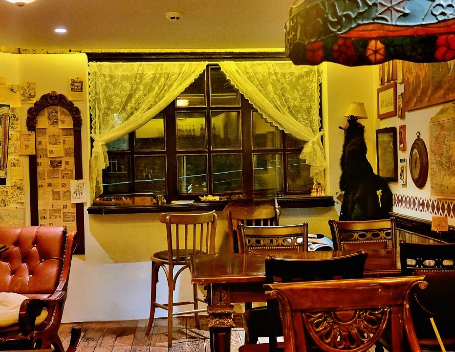 서울 북카페 맨홀커피 웨스턴 책방 &ndash; 영등포에서 즐기는 미국 서부 크리스마스 감성