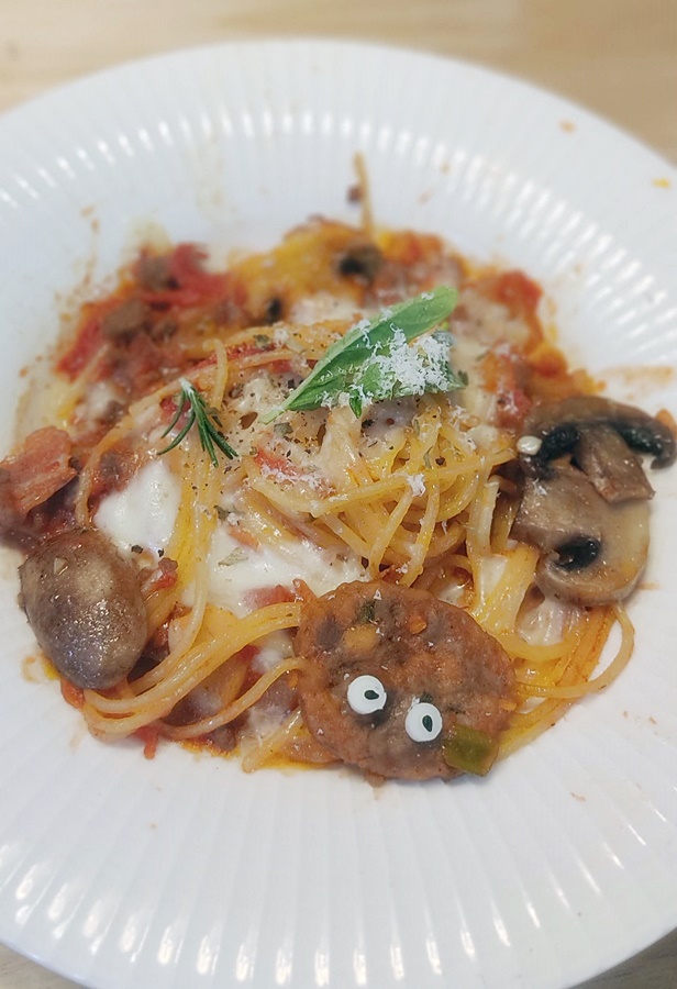 피자치즈를 올려 녹여준 쿠웅이거