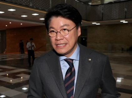 장제원 프로필 나이 고향 학력 아버지 가족관계 불출마 이유