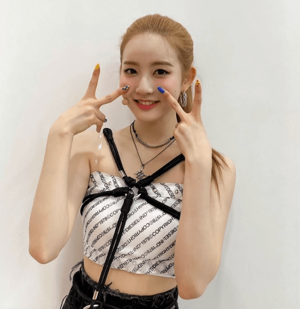 스테이씨-시은-미소