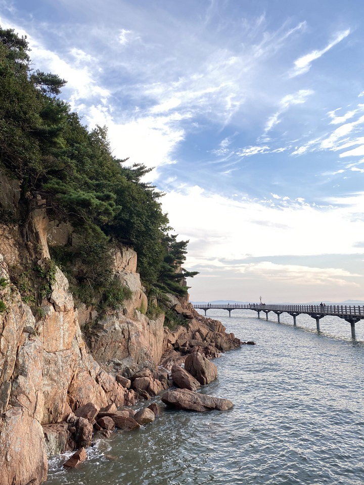 바다위-산책길-바위