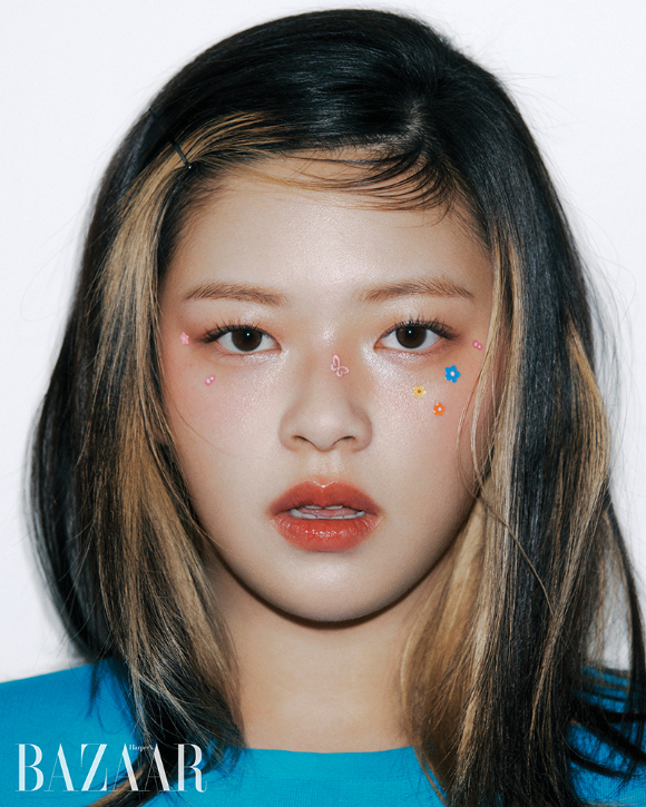 트와이스 정연이 화보 촬영을 진행했다. [사진=하퍼스 바자 ]