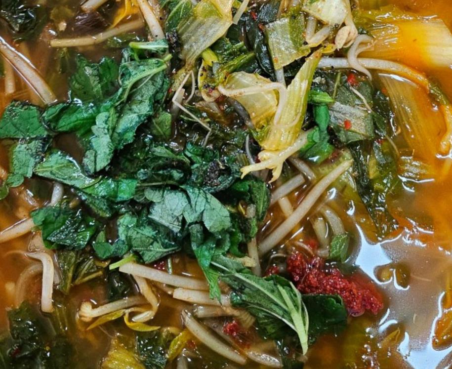 방금 끓여 나온 6시내고향 경화시장 장어국수