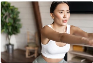 운동 중인 여성의 이미지