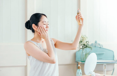 미스트로 스킨케어 하기.