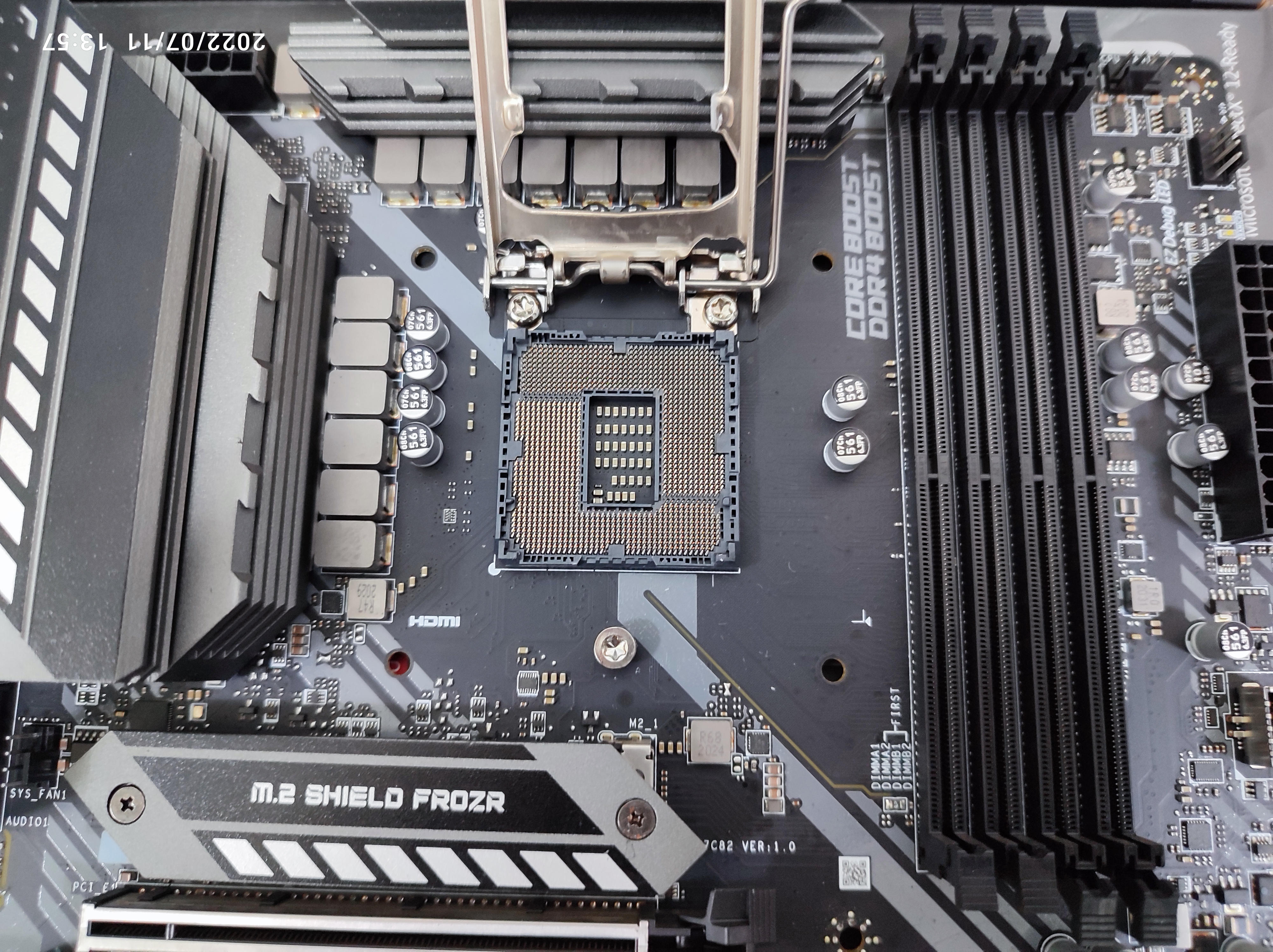 손님 메인보드 유관상으로 점검 중 (1)