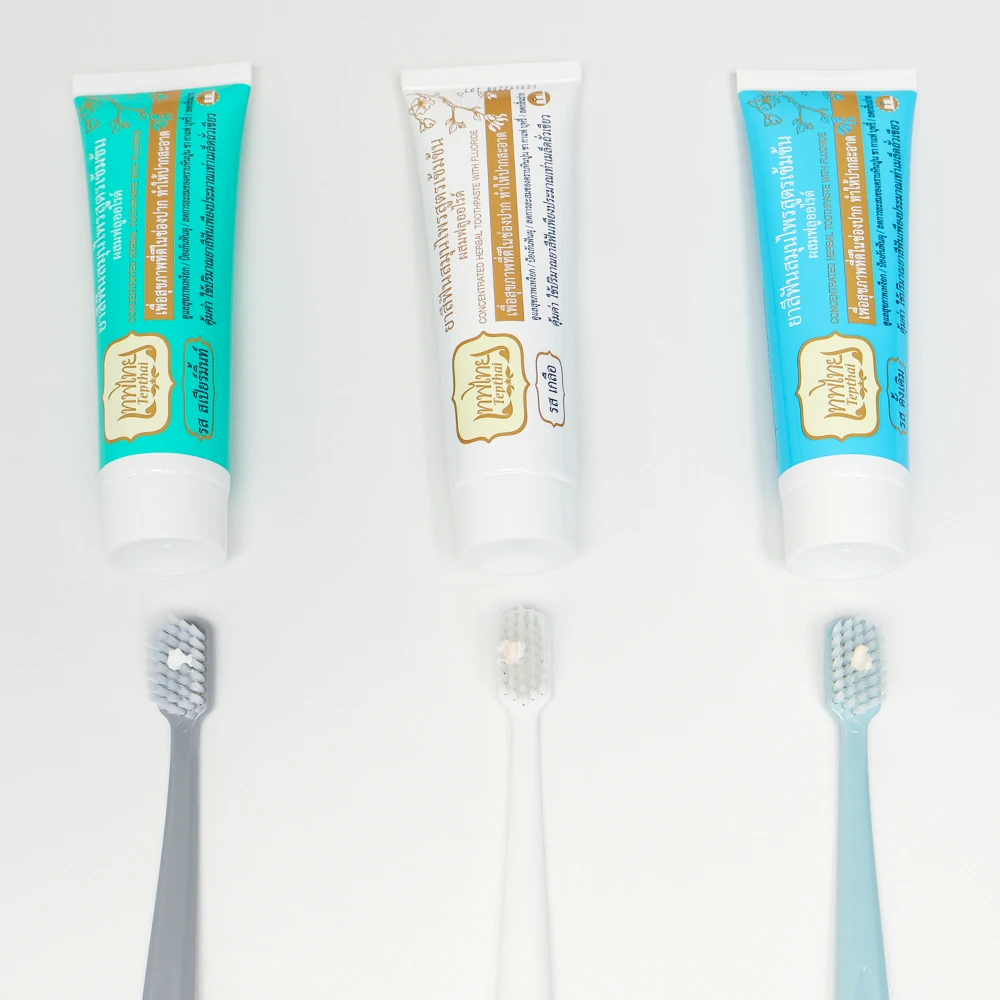 텝타이-콩알치약-썸네일-세가지-종류의-치약과-치약-짜놓은-세개의-칫솔