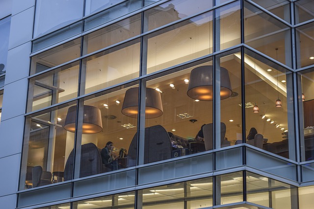 https://cdn.pixabay.com/photo/2019/10/13/17/17/architecture-4546618_640.jpg