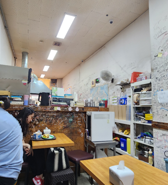 식당 내부 인테리어 사진