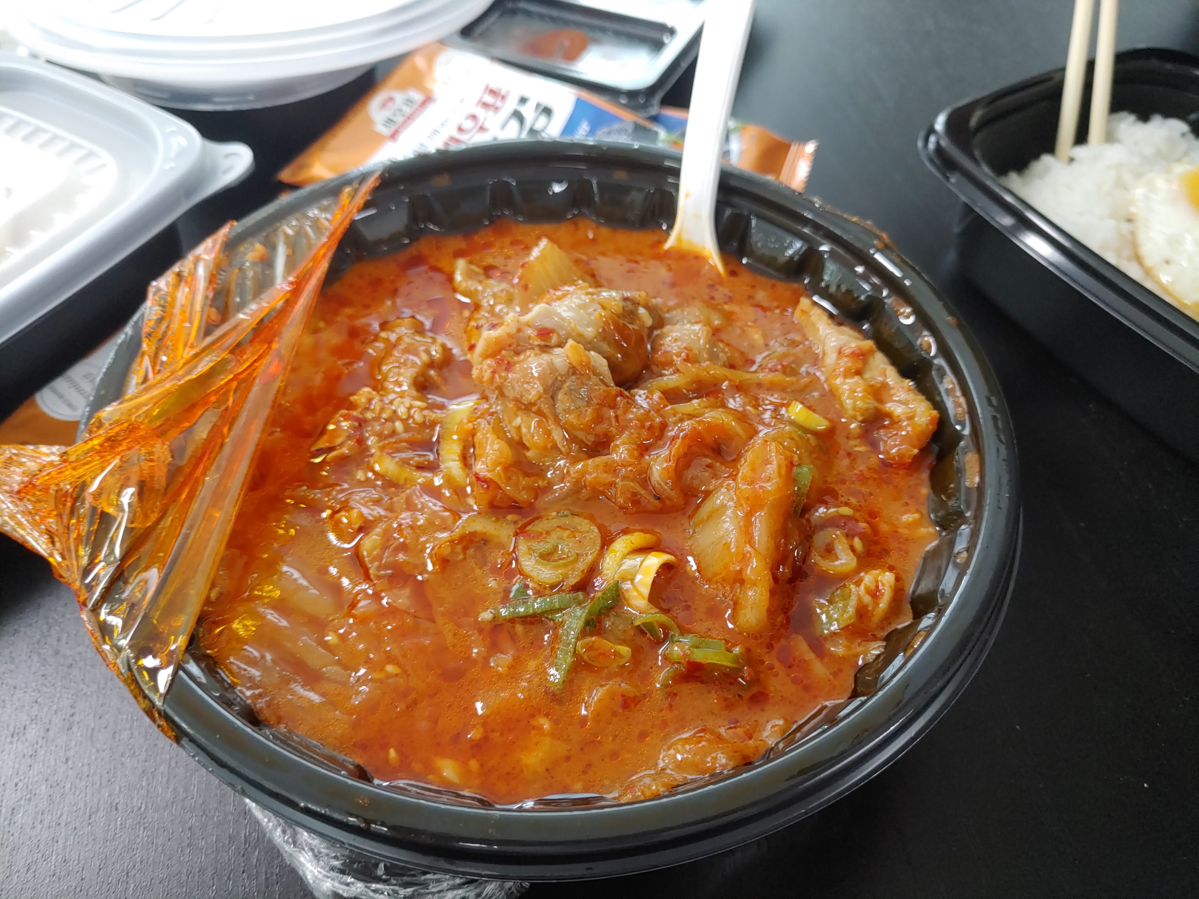 제육회사 찌개사장 김치찌개