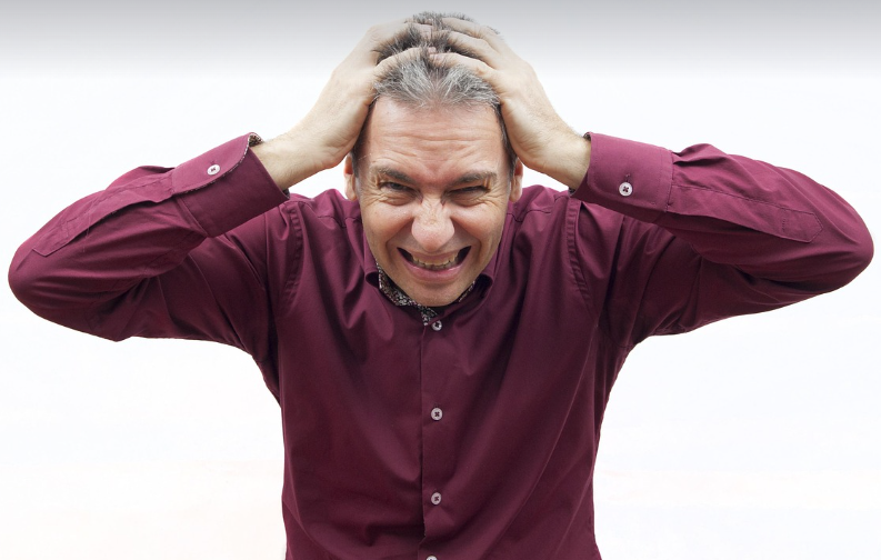 직장인 스트레스 해소법 (업무압박, 인간관계, 셀프케어), 스트레스받고 있는 남자 사진