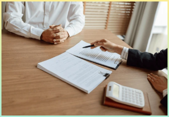 비즈니스 사람들이 생명 보험 대리점과 계약 체결 계약 계약 체결 개념 컨설턴트 건강 보험
생명 보험 저축 요금제