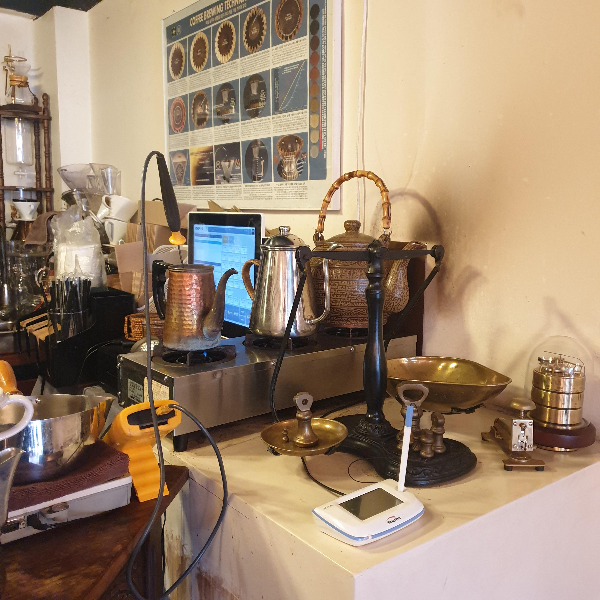 망원 카페 커피 하우스 마이샤: 부드러운 강배전 커피를 즐길 수 있는 곳_드립포트