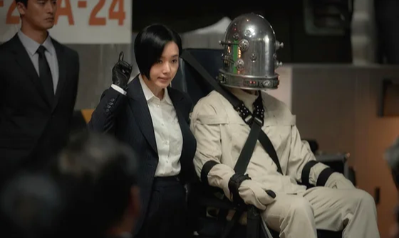 더 그레이의 팀장이 바로 최준경(이정현)