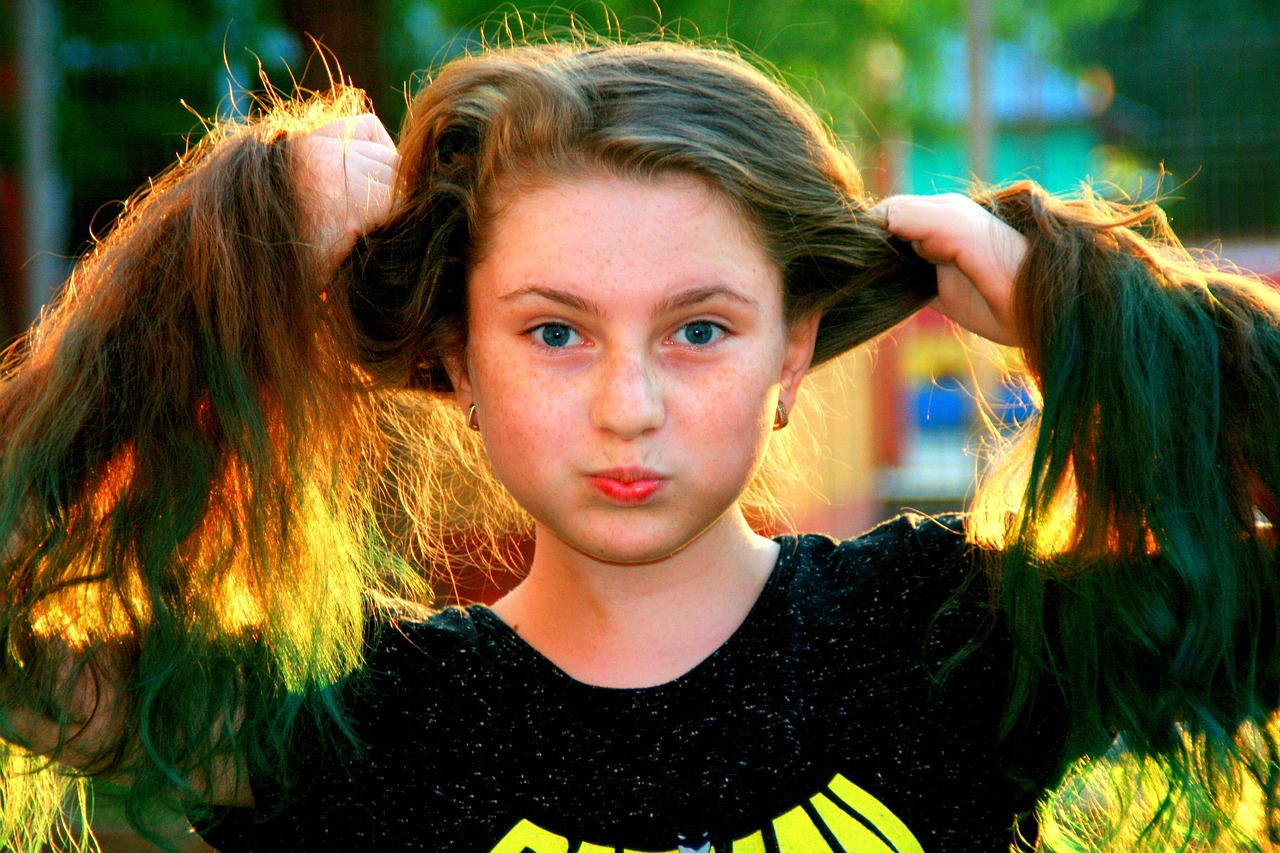 영화 캐릭터의 헤어 컬러 변신과 세대별 반응