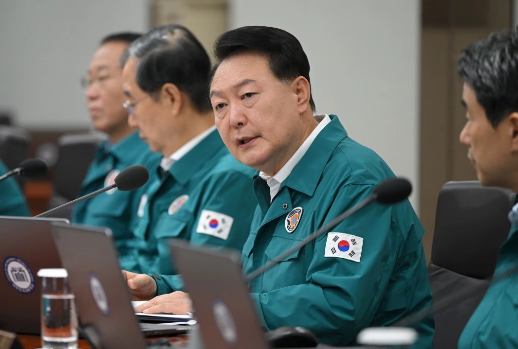 교권침해 교원지위법 개정 암시 및 윤석열 학생인권조례 재정비 지시 상황