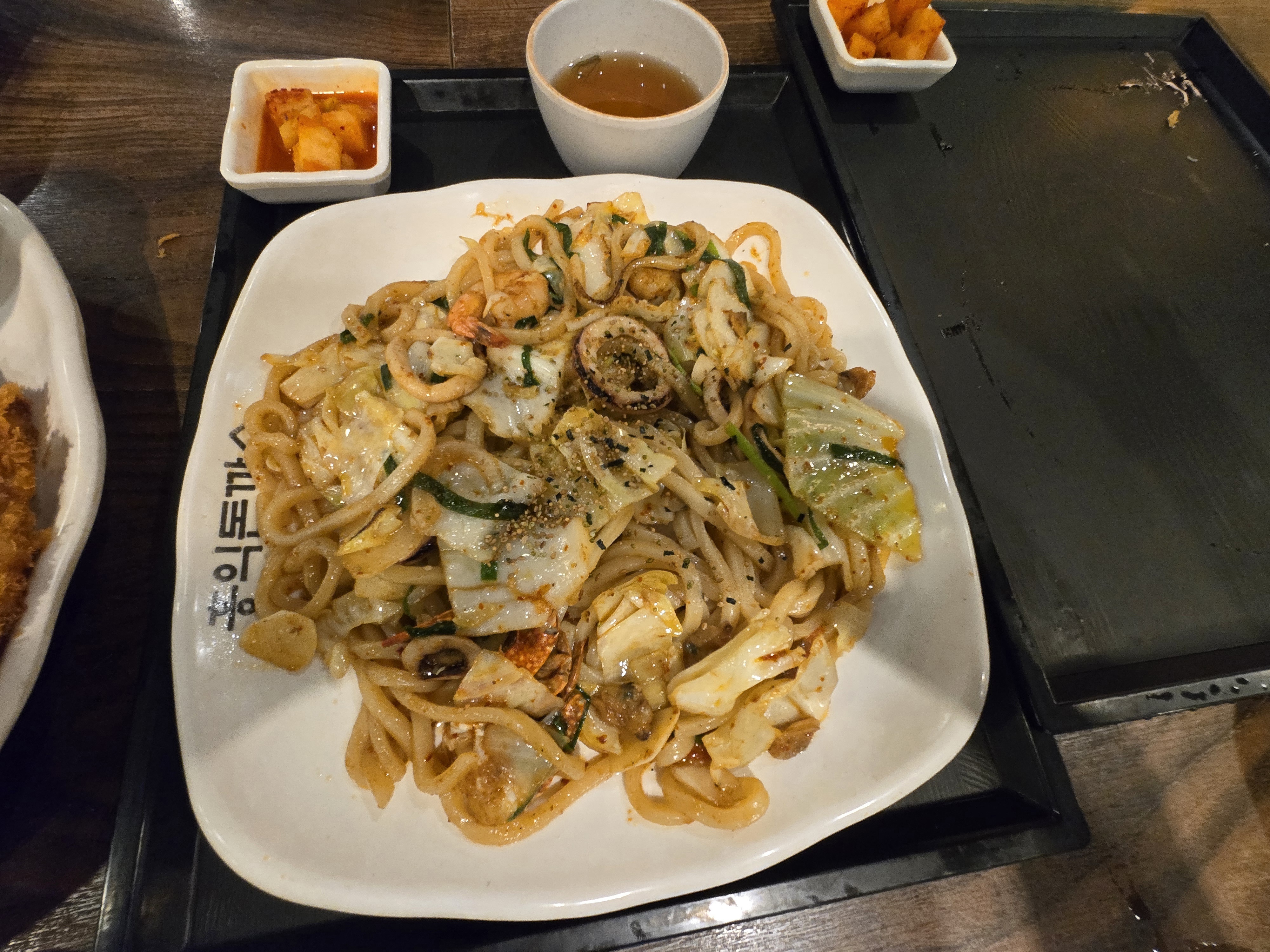 수성구 맛집 홍익돈까스 황금동점 볶음우동