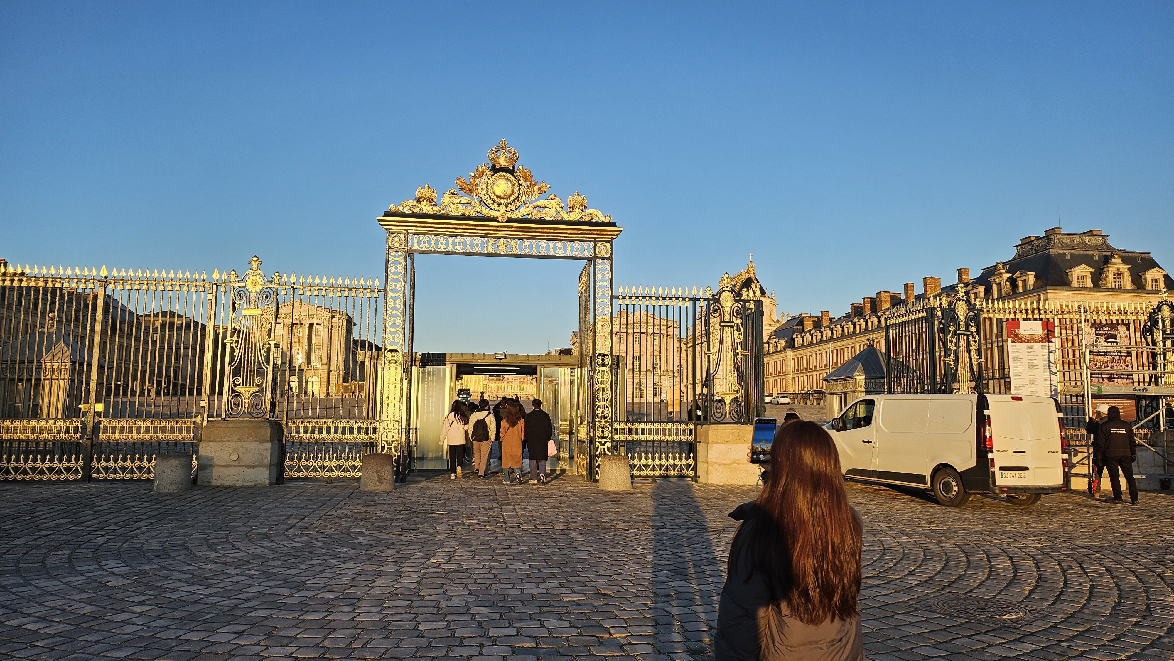 11월의 파리 베르사유 궁전 입구