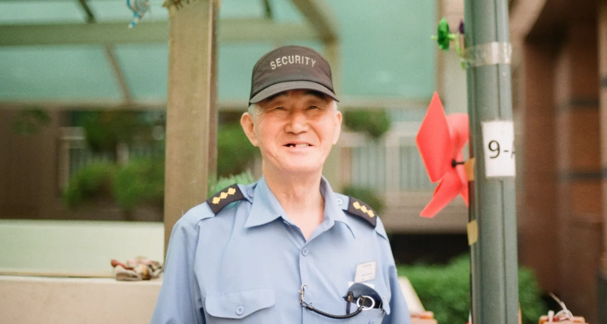 노인일자리 민간 취업 분야별 실제 월급 (경비·미화·돌봄)