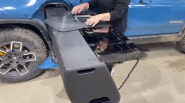 리비안-SUV-세면대-사진