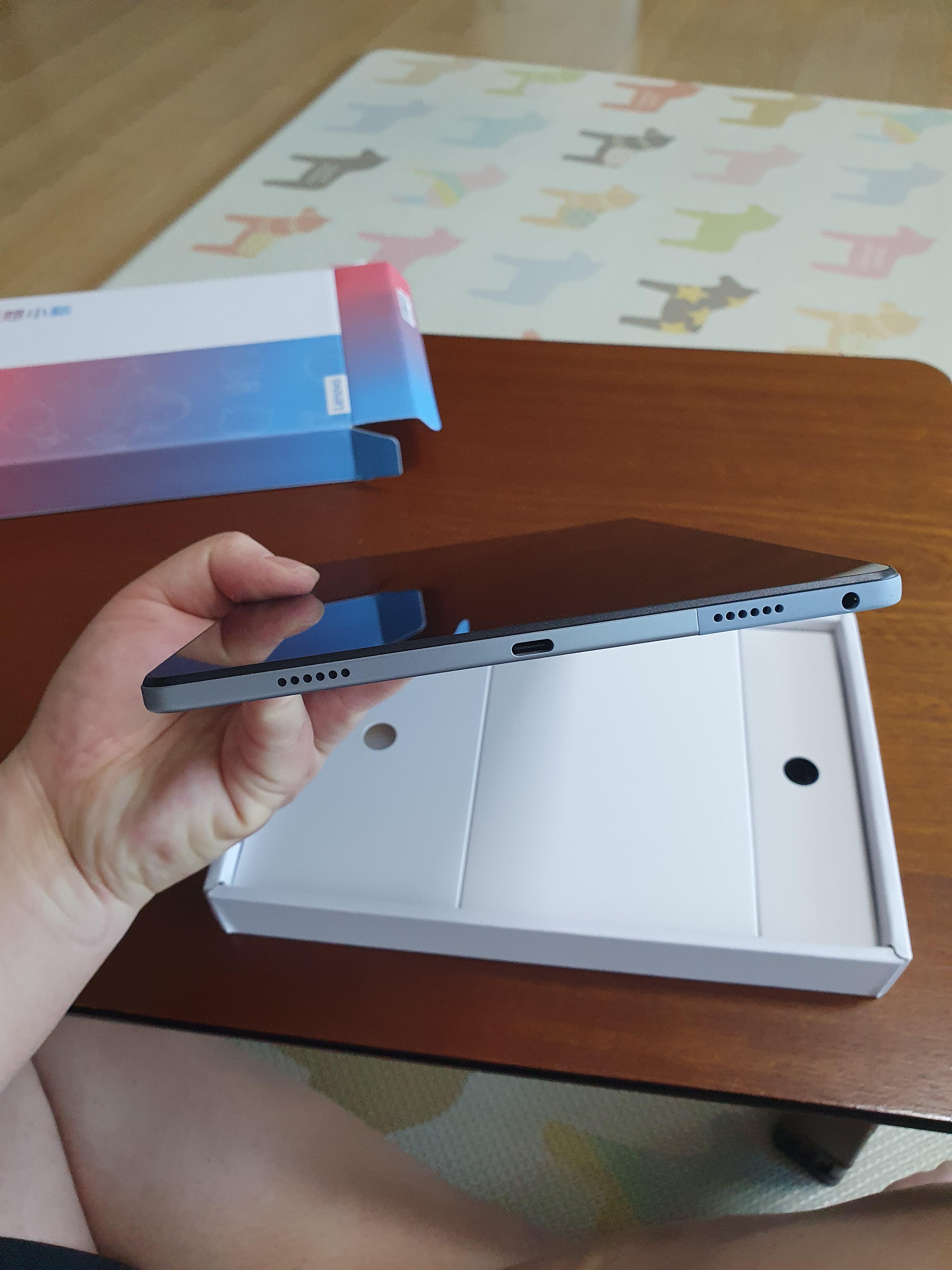 레노버탭 2022 P12 하단 충전 포트면