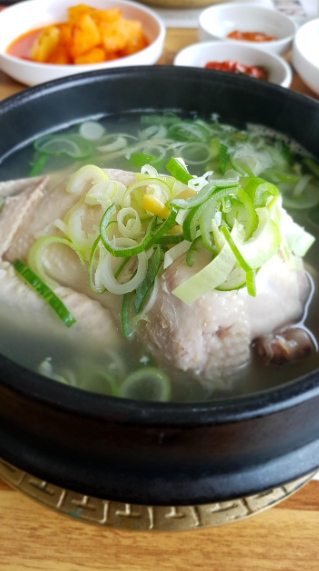 뚝베기에 담긴 삼계탕 사진