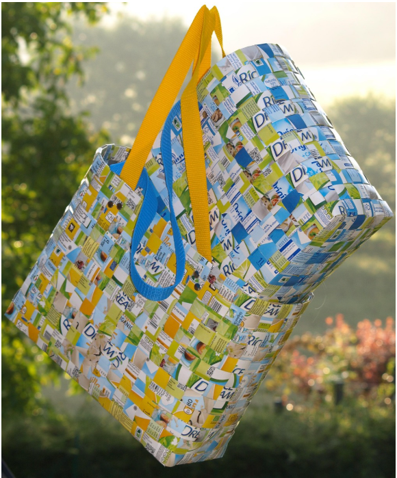 폐지를 이용한 재활용 가방