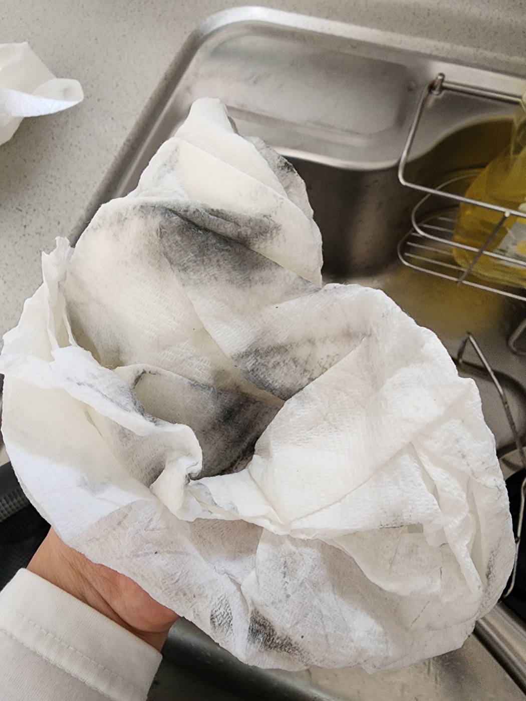 뚜껑에서 나온 연마제